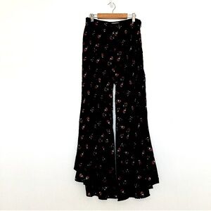 High Waist Floral Wide Leg Pants by Flying Tomato size Medium